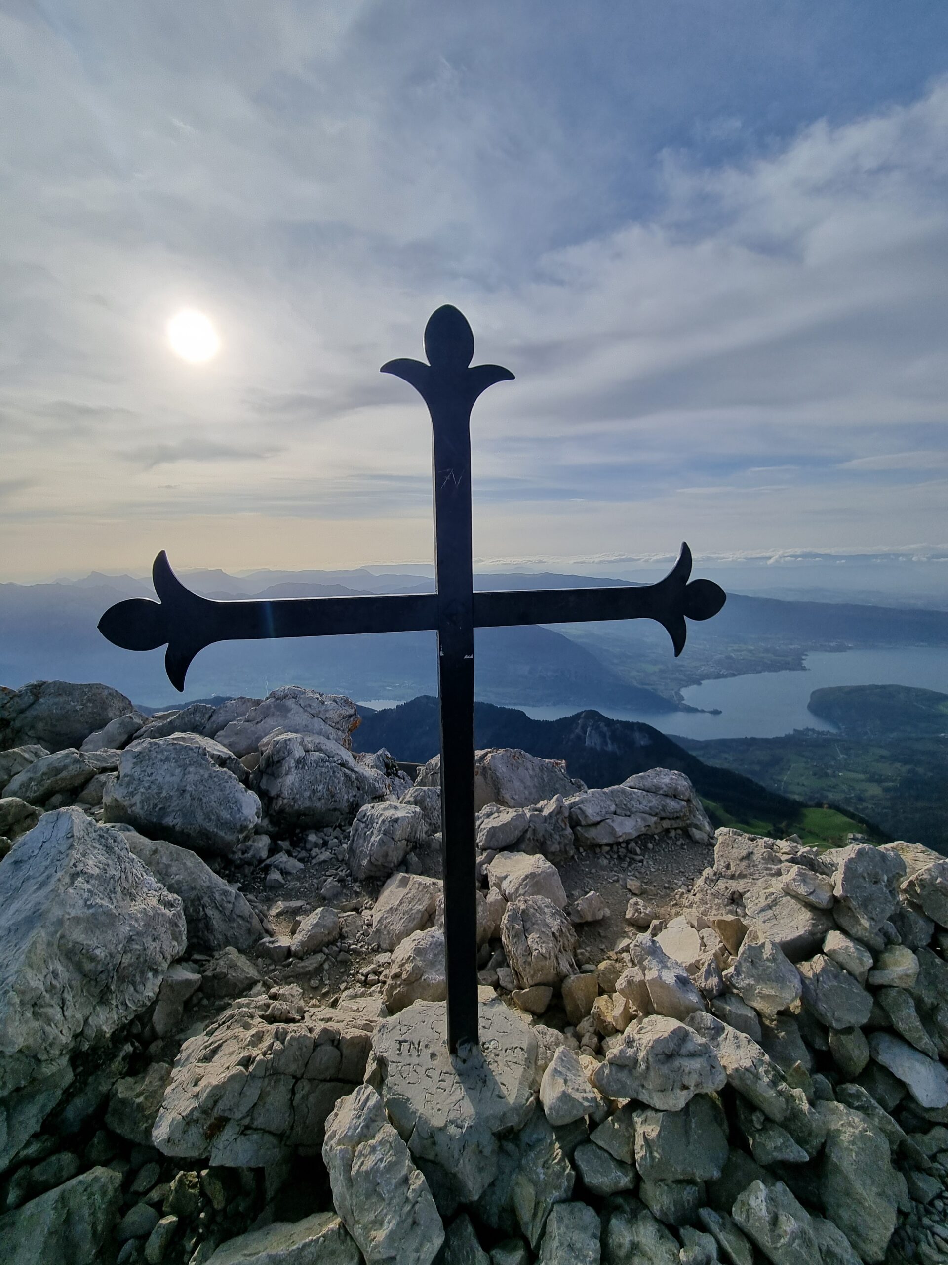 Ascension de la Tournette (2351 m) : itinéraires, équipement et sécurité