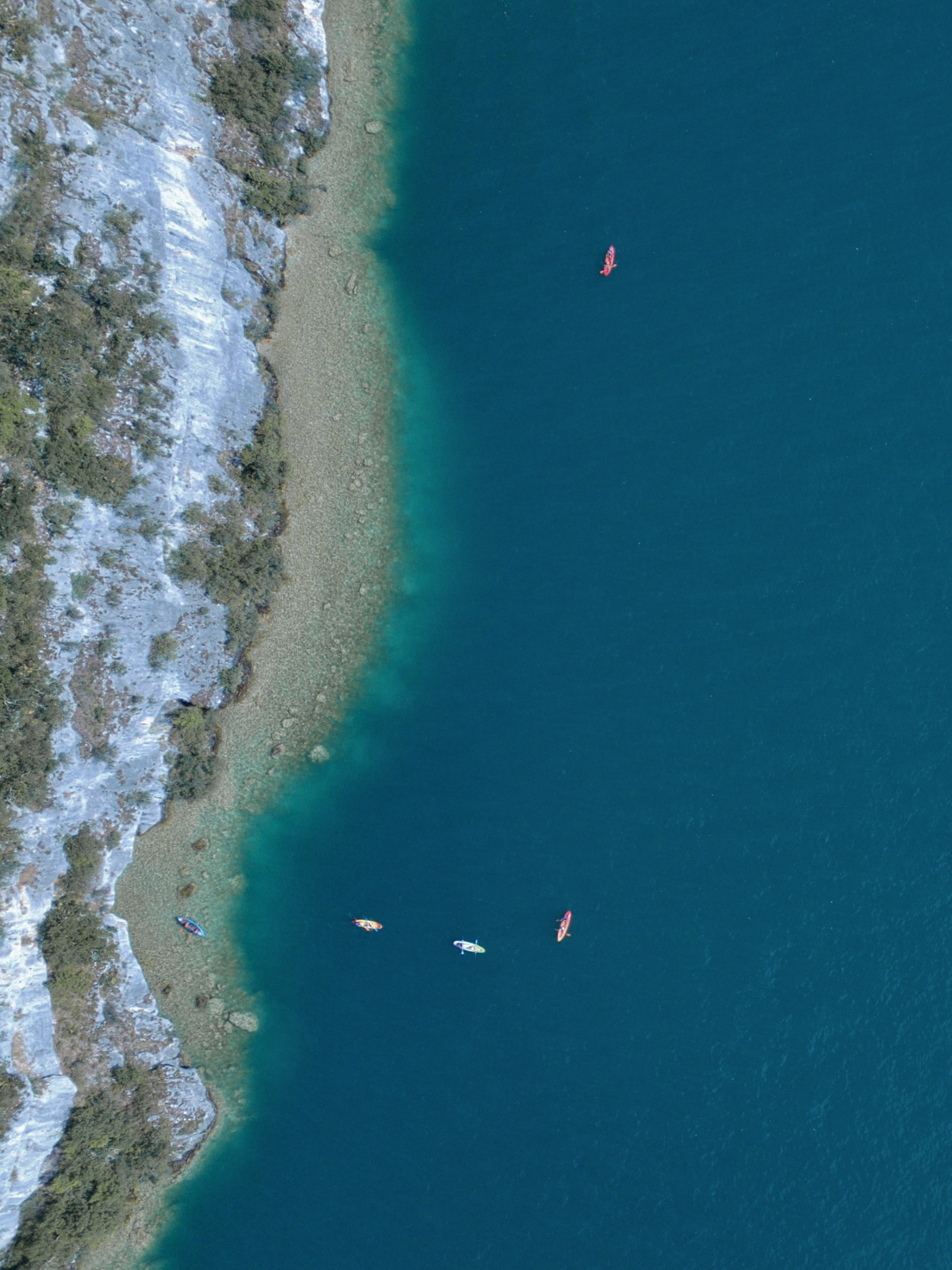 Paddle sur le lac d’Annecy : meilleurs spots, sécurité et locations